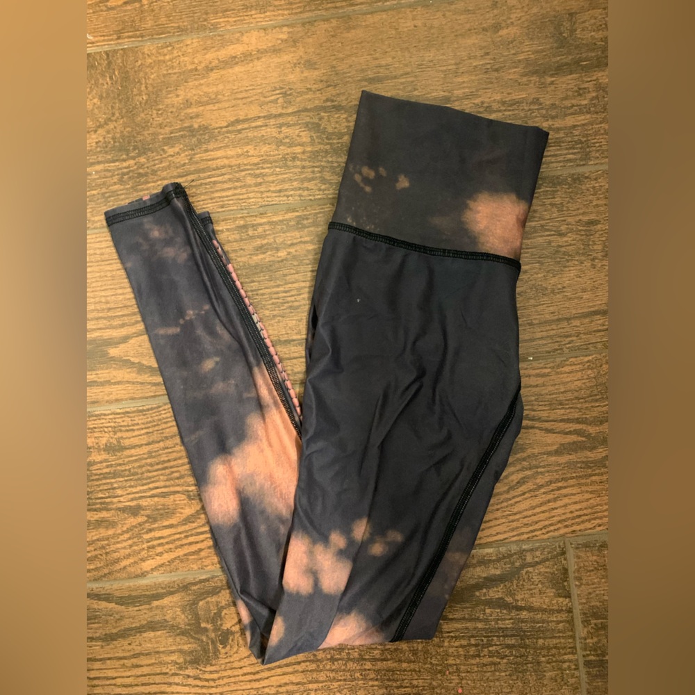 Teeki hot pant with feather design 🪶